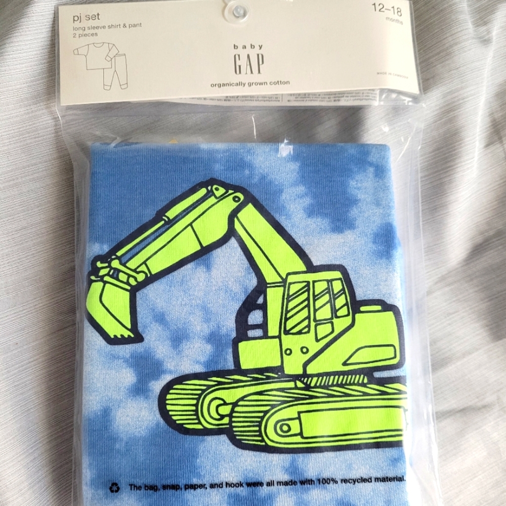 GAP Construction Truck PJ Set long pants and sleeve- 12-18 Months